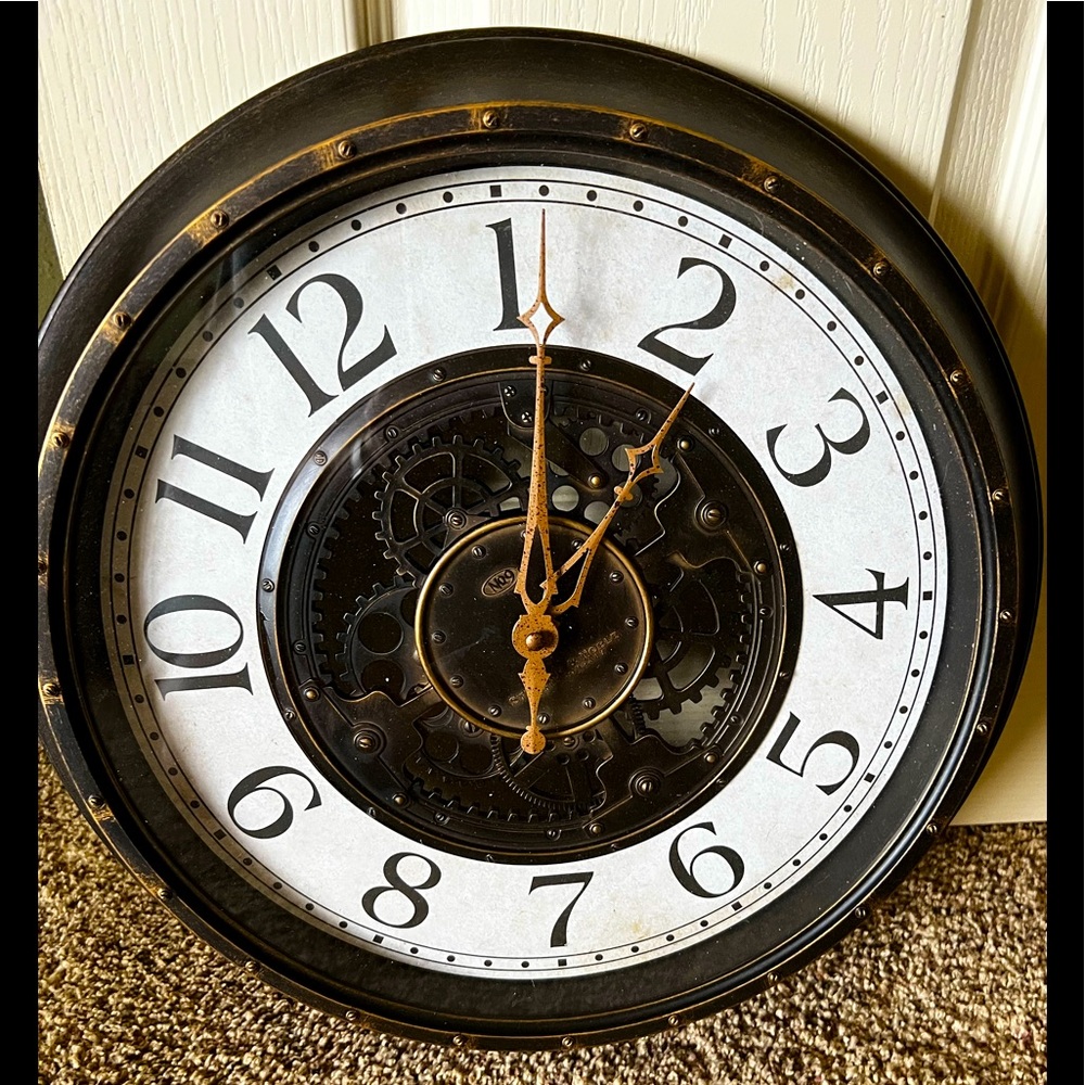 Battery operated clock